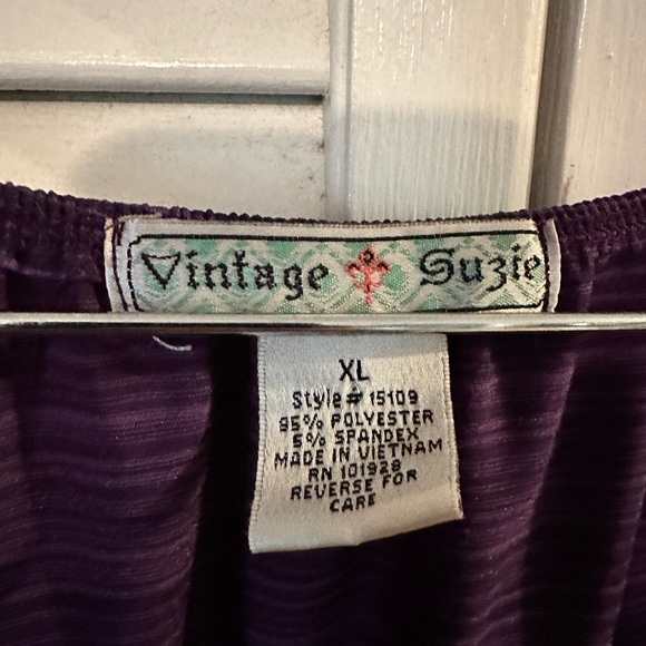 🍄Last Chance🍄 Beautiful purple square neck top! - Picture 2 of 4